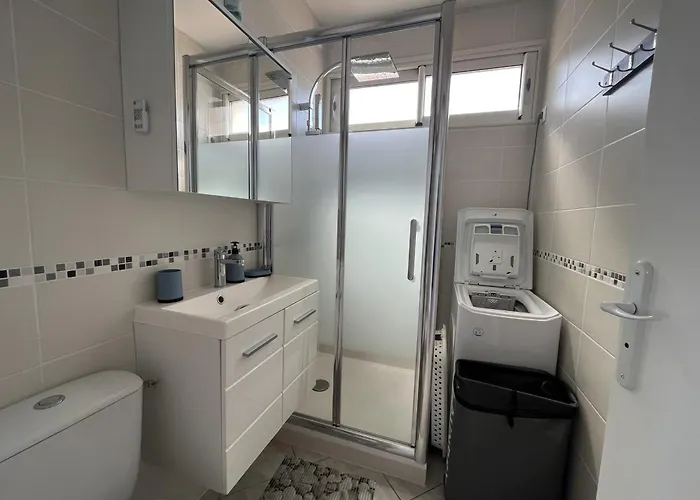 Apartamento Lumineux 4p Face Avec Parking Prive - Fr-1-799-31 *